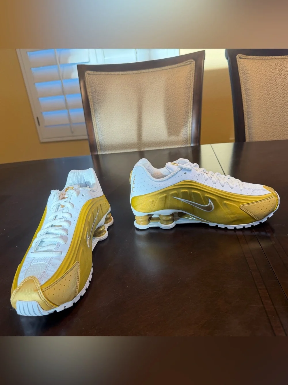 New Nike Shox R4 White Gold Sneaker Shoes Size US 6Y